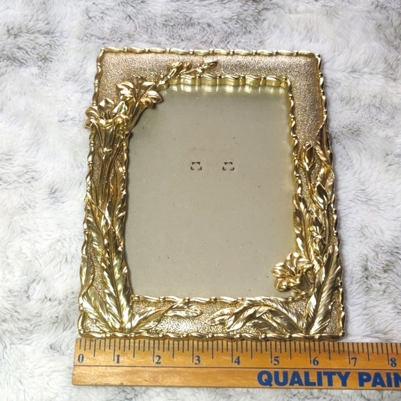 Gold Toned Textured Floral Rectangular Picture Frame - Picture 10 of 13